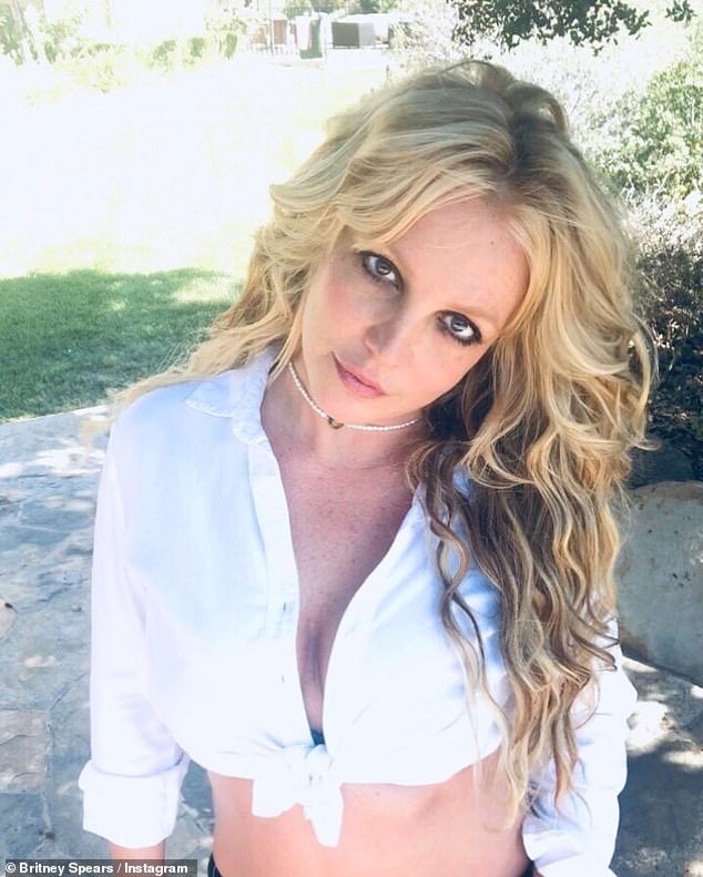  Escandalo y Estrenó por el nuevo documental acerca de Britney ‘Framing Britney Spears’ tras su estreno su asistente personal Felicia, fue despedida.