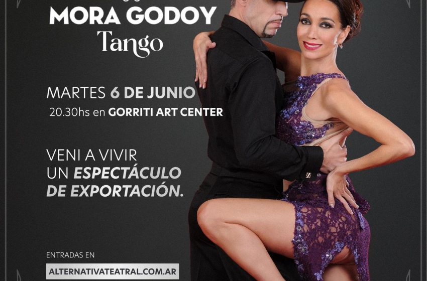  Mora Godoy impacta con su espectáculo “20 años. Grandes éxitos»