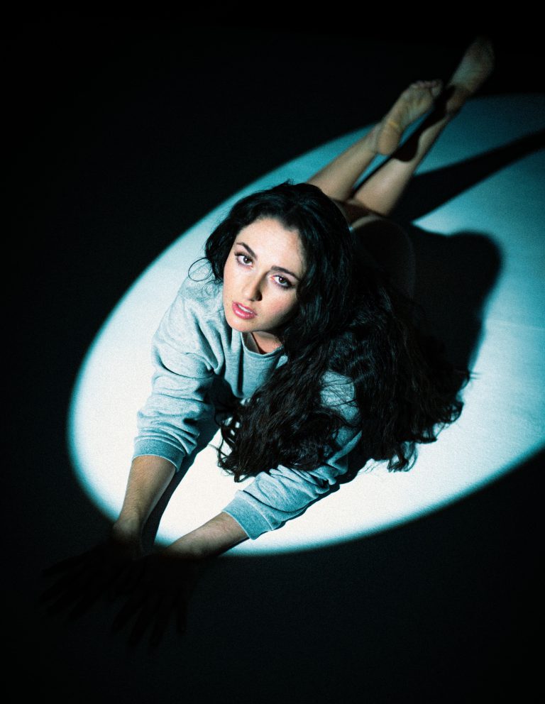 «Luna» la nueva producción musical de Caluu C. producida por Bengro